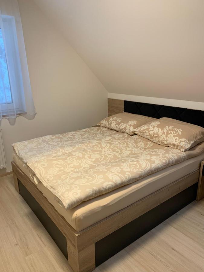 Chaty Pod Klinovcem Loučná pod Klínovcem المظهر الخارجي الصورة